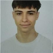 Joven que ha acabado este año el bachillerato de ciencias con buena nota.